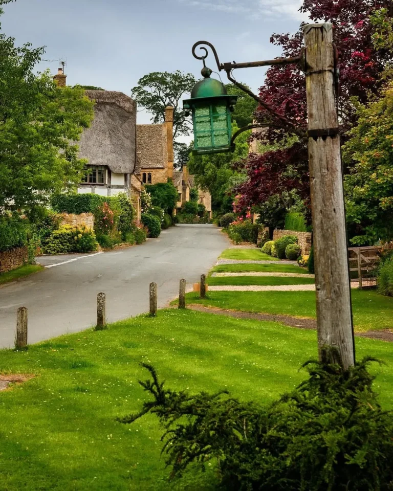 10 Prettiest Villages in the Cotswolds (Must-Visit Spots)